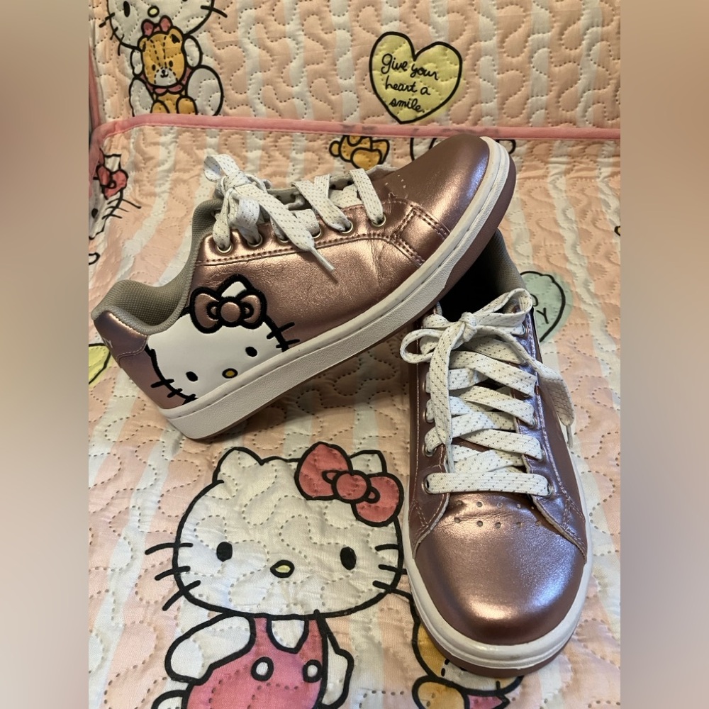 Sanrio Hello Kitty Girl Metallic Pink Sneakers
